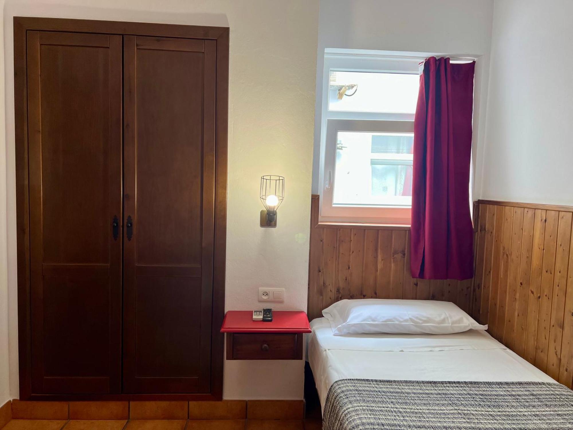 Hostal Real San Juan Del Puerto Quarto foto